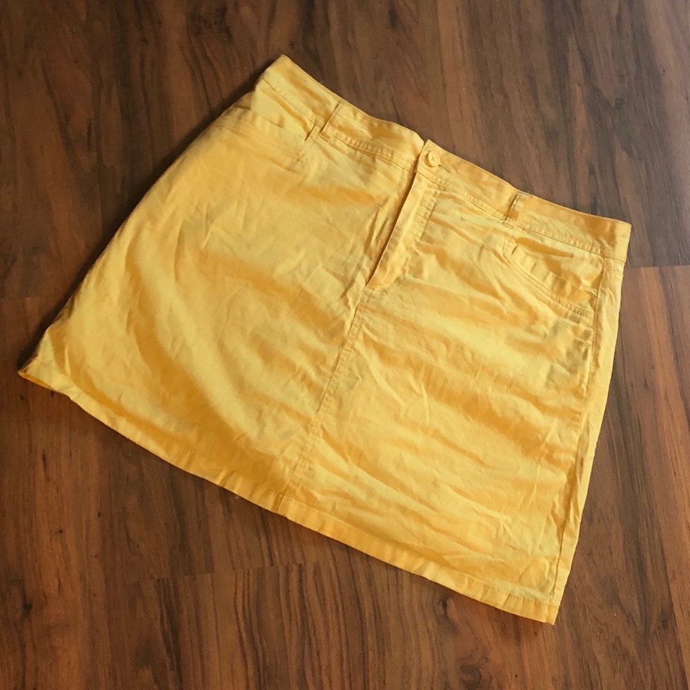 Cute Yellow Stretch White Stag skort, ladies 16